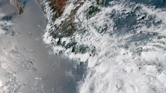 Hurricane Erick 2025 :Category 4 Extremely Dangerous Nears Mexico Landfall - Essential Emergency Items Americans and Mexicans Must Have Ready