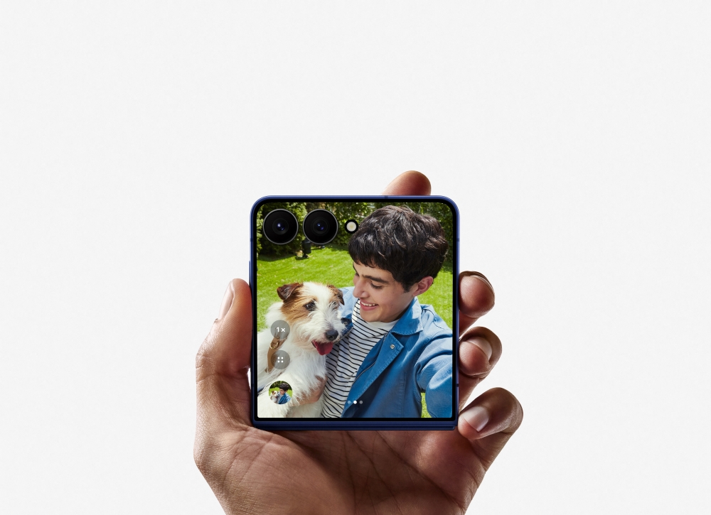 Samsung Z Flip7 Redefines Foldables with Edge-to-Edge FlexWindow and AI Brilliance