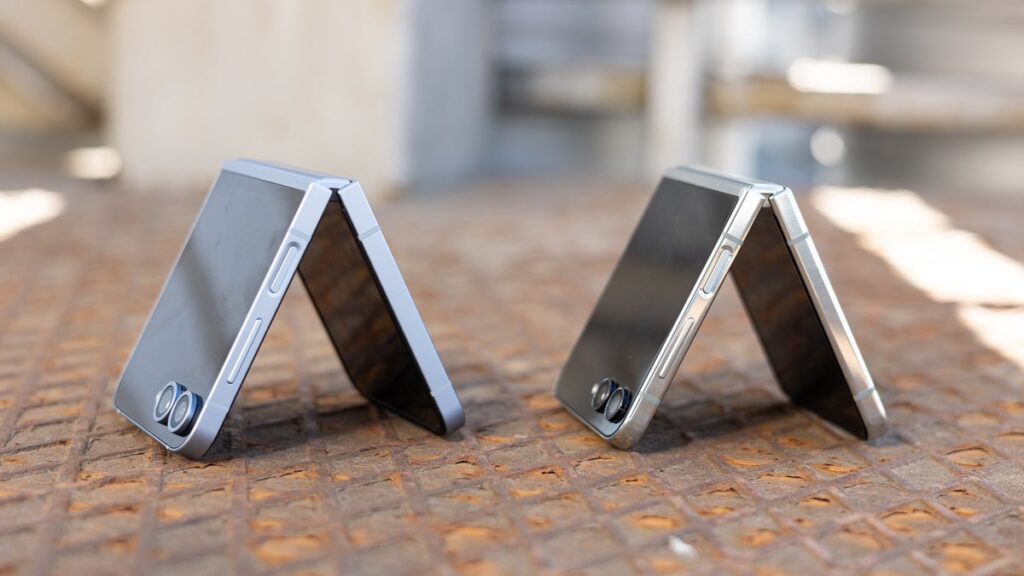 Samsung Z Flip7 Redefines Foldables with Edge-to-Edge FlexWindow and AI Brilliance