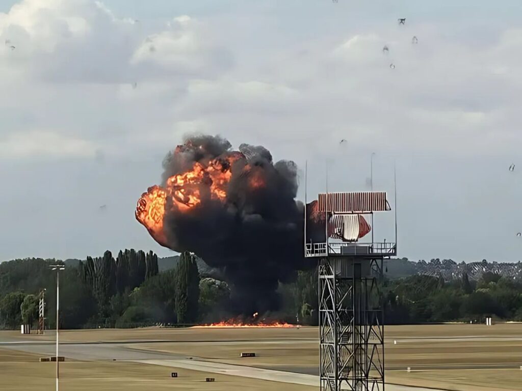 London Plane Crash Updates : Beech B200 Super King Air Goes Down in Flames
