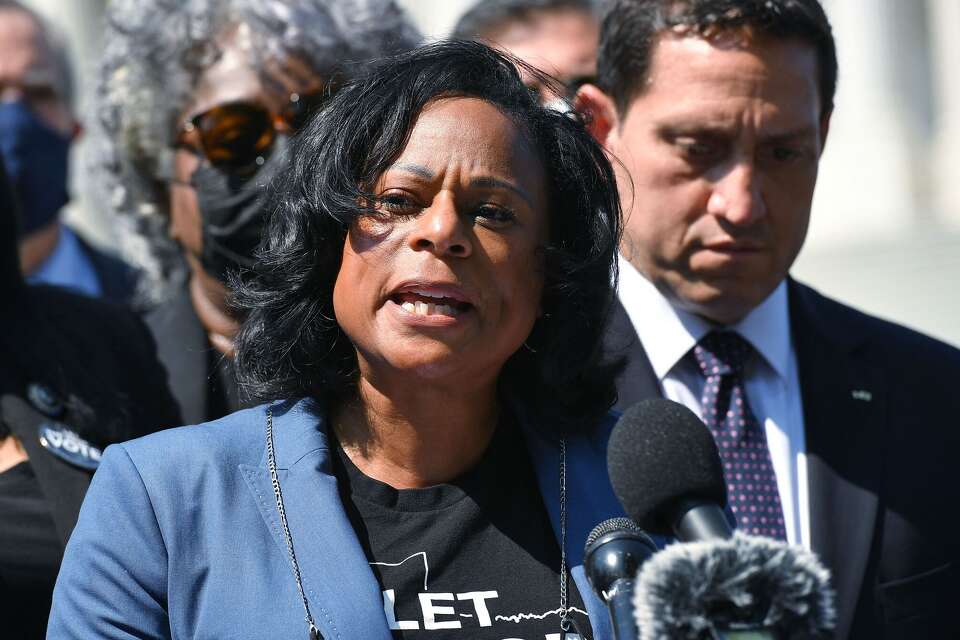 Texas Democrat Rep. Nicole Collier Locked in State Capitol for Refusing Mandatory Escort