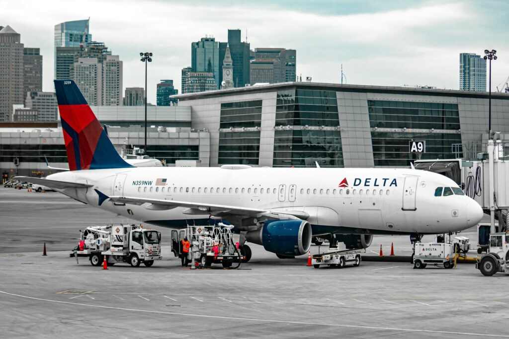 Emergency in the Sky: Delta Airlines plane 737 Loses Part of Wing During Flight
