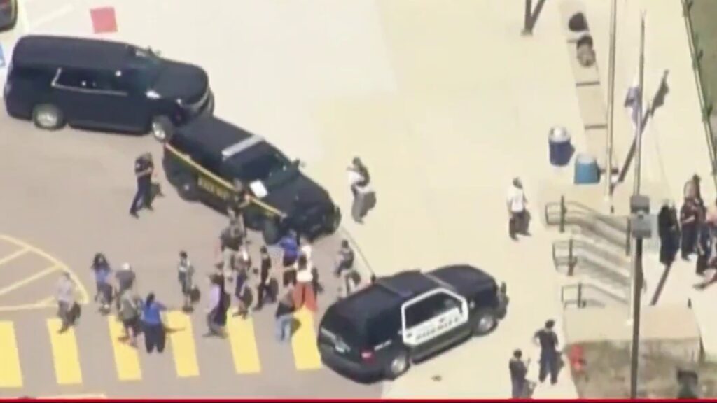 Colorado School Shooting : 2 students wounded in shooting at Evergreen High School