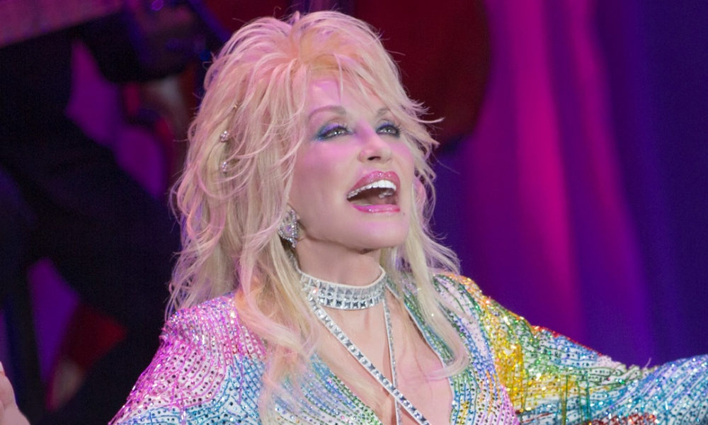 Dolly Parton Postpones Las Vegas Shows for December, Due to Health Issues