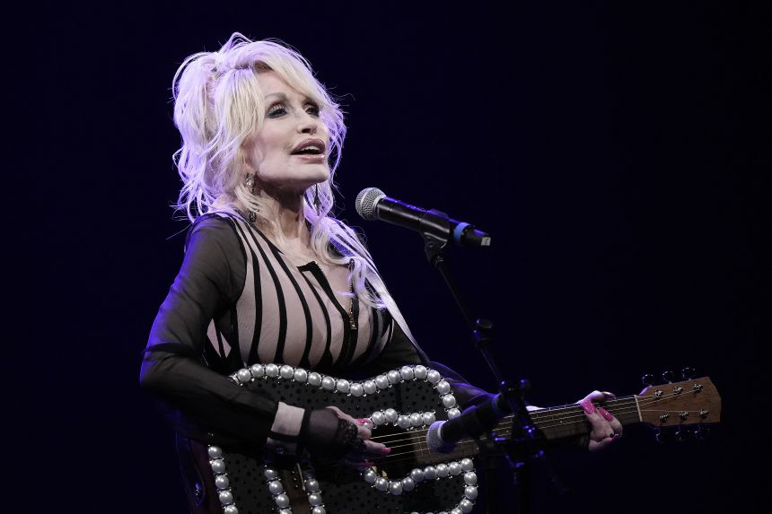 Dolly Parton Postpones Las Vegas Shows for December, Due to Health Issues